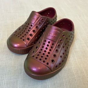 EUC Native Jefferson Metallic Red Holographic C7